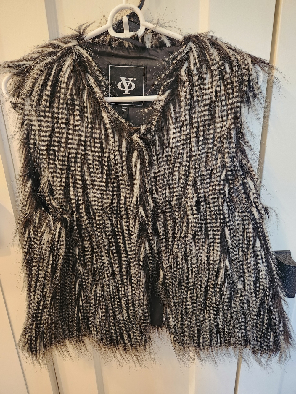 YO Faux Fur Fringe Vest in Black & White